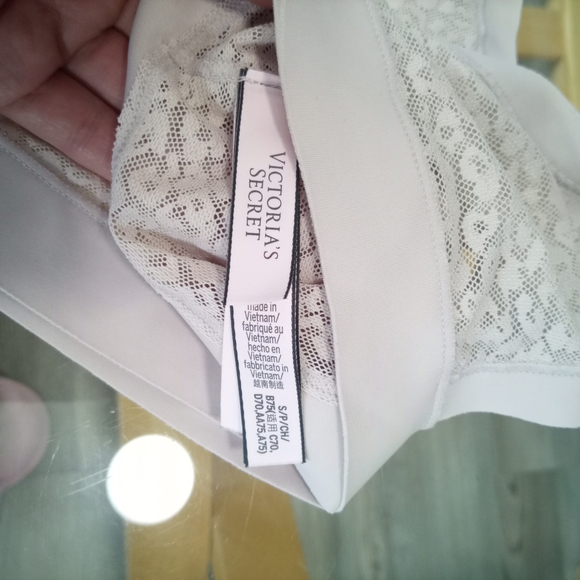 Victoria's Secret Lace Bralette in Soft Pink - Picture 2 of 3